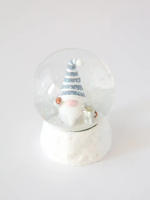 Bola de Nieve navideña duende azul chica 8X8X11 Cm